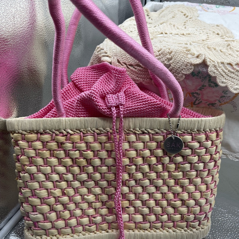 SAKS Straw Handbag. New without tags!
